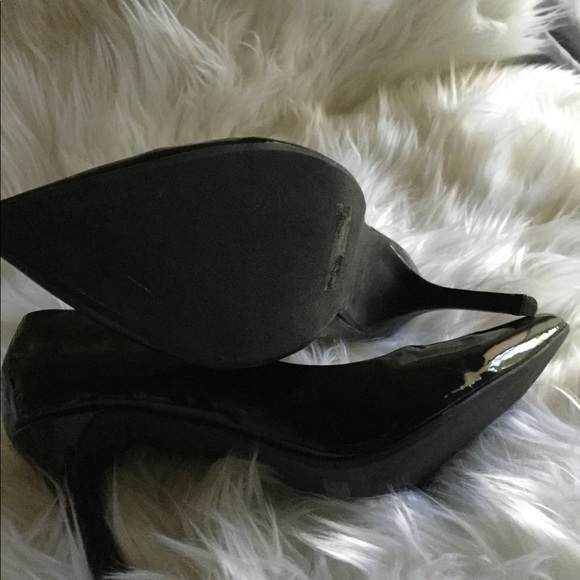 Black Pumps - Picture 5 of 5